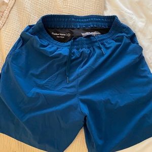 Outdoor Voices Men’s lined athletic shorts - Small